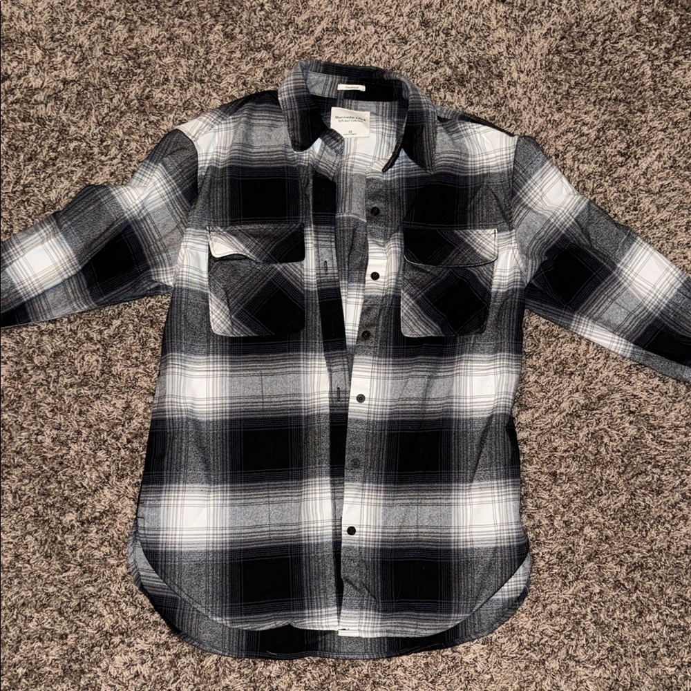 Abercrombie & Fitch Black and White Oversized Plaid Button-Up Shirt